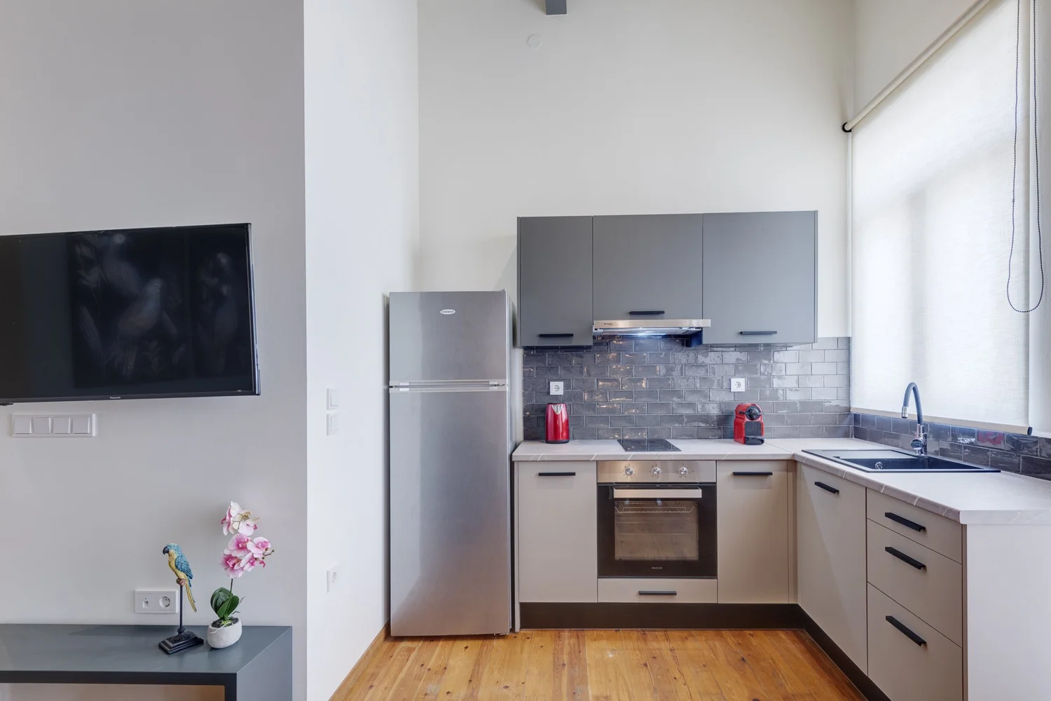 Fully equipped kitchen with countertop and open shelving